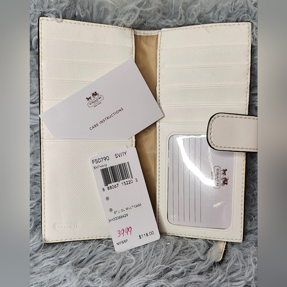 Coach Ivory Patent Leather wallet, bifold, snap closure with Stud detail - Picture 4 of 8